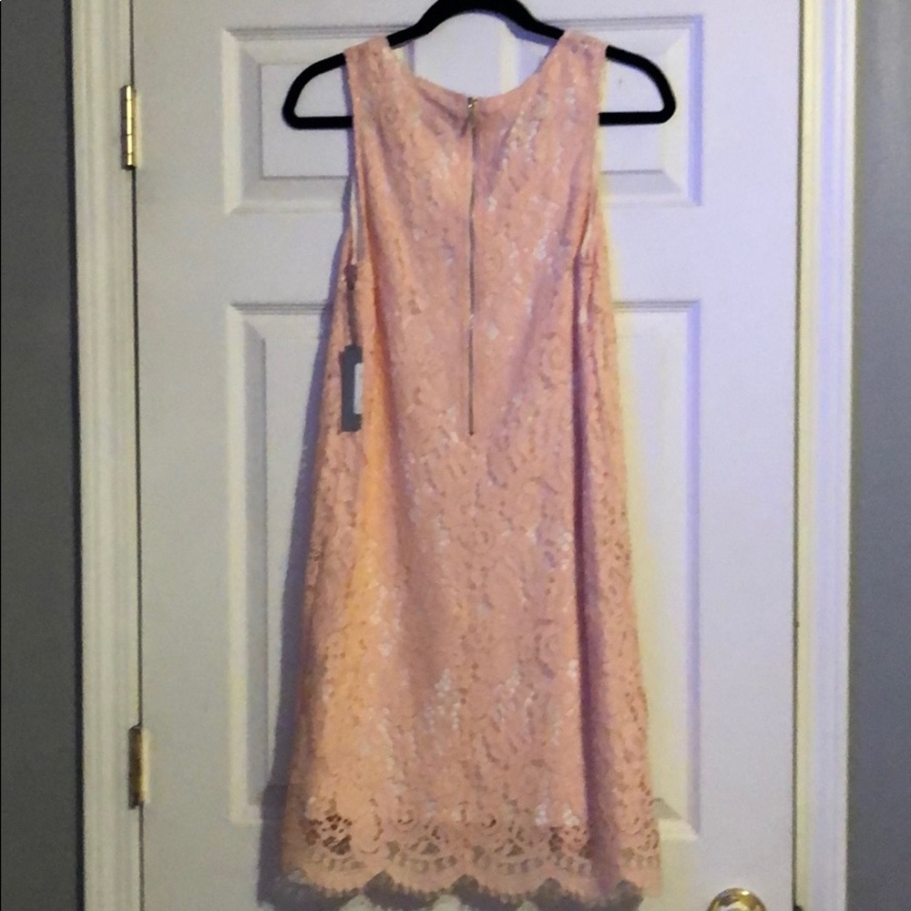 Beautiful dress - Picture 3 of 7